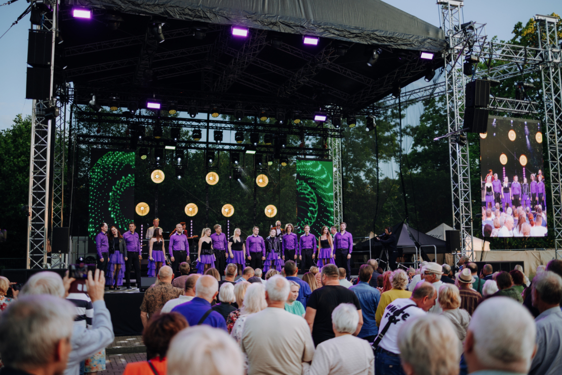 5. Gunta Skrastiņa Dziesmu un ziņģu festivāla Ventspils Reņķa dārzā.