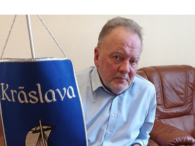 "Nekas ārpus Rīgas un Pierīgas taču vairs nav izdevīgi, par visu valstij jāpiemaksā – mūsu iedzīvotāji to visu redz un klausās jau gadiem, tas viņos krājas, un šī nevajadzīgās nastas sajūta tikai pieaug," atzīst Krāslavas novada mērs Gunārs Upenieks.