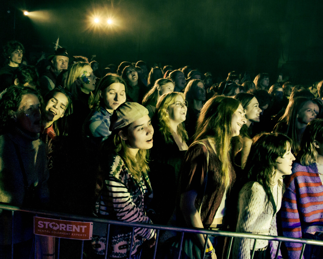 Bilžu paraksts: Festivāls "FĀZE '26" Zentenes muižā Tukuma novadā.
