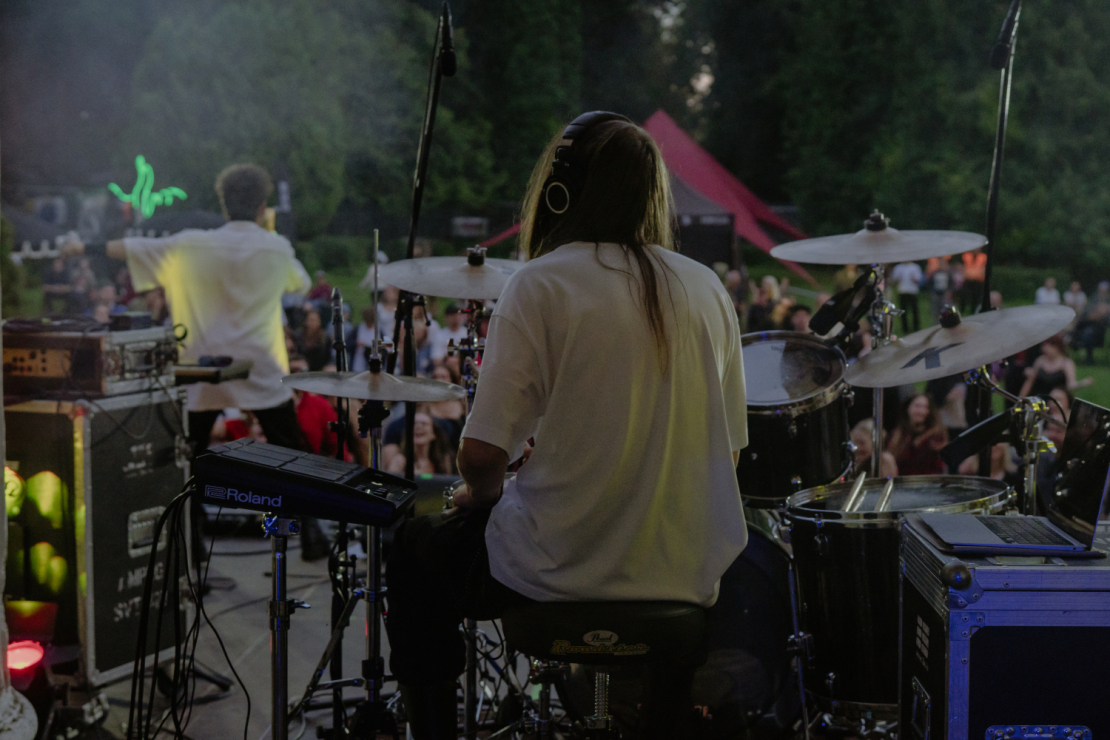 Bilžu paraksts: Festivāls "FĀZE '26" Zentenes muižā Tukuma novadā.