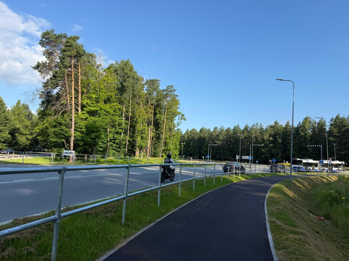 Jaunais gājēju un velosipēdu ceļš Ropažu novadā.