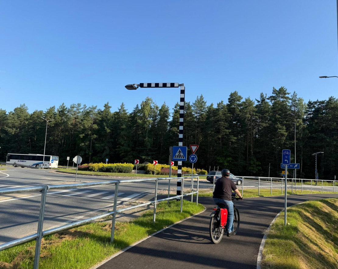 Jaunais gājēju un velosipēdu ceļš Ropažu novadā.