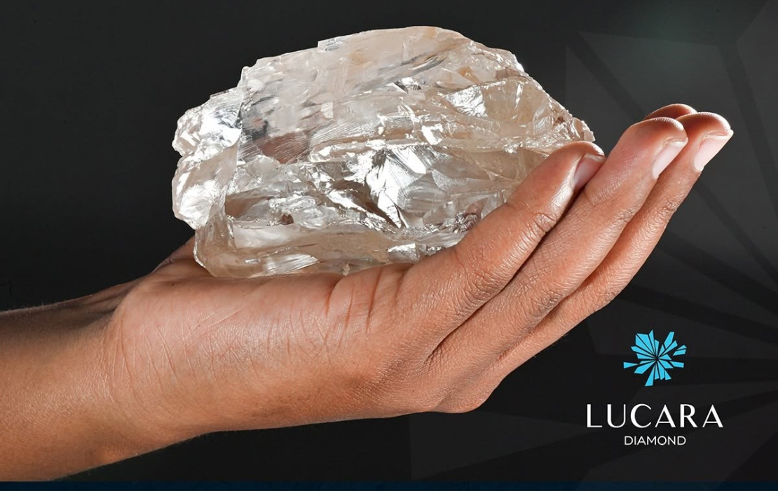 Pirmajā desmitniekā – šim Botsvānas dimantam ir 1305,4 karāti. Ierastākās ikdienas mērvienībās – 261,08 grami. "Lucara Diamond" foto. 
