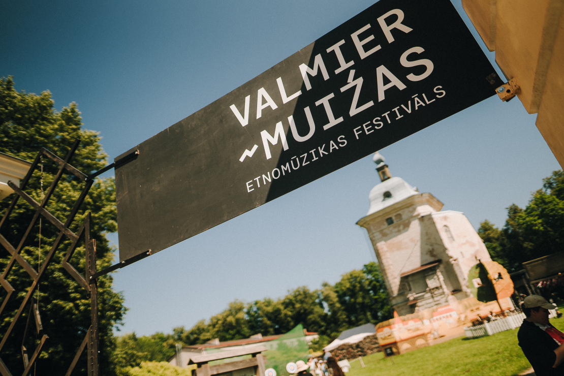 Valmiermuižas etnomūzikas festivāla norise.