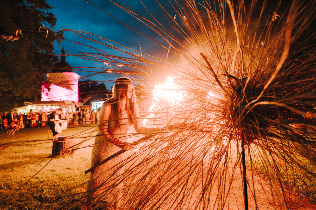 Valmiermuižas etnomūzikas festivāla norise.