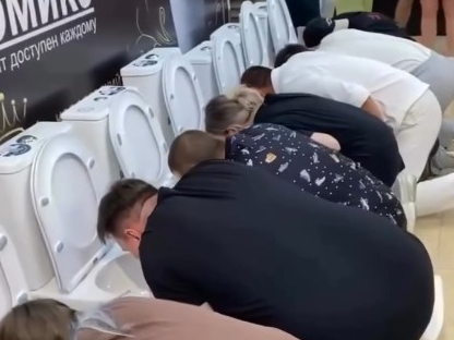 Cīņā pēc naudas balvas – ar galvu podā.