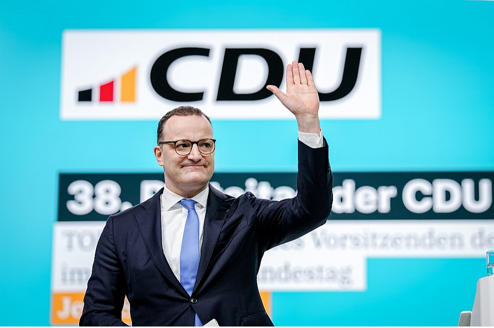 Jenss Špāns šā gada 21. februārī Štutgartē, kur notika kristīgo demokrātu kongress. Tā dalībnieki apstiprināja partijas iepriekšējo nostādni, ka surogācijas prakse Vācijā nav pieļaujama.