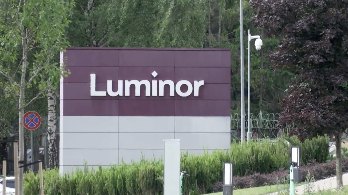 “Luminor”.
