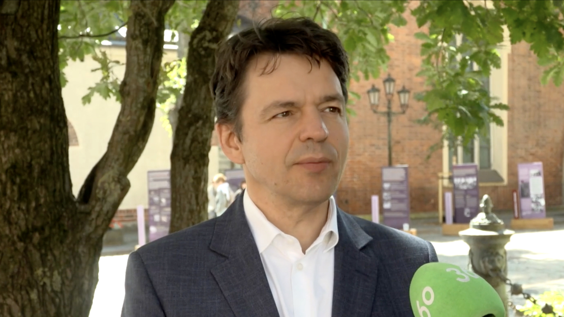Edvīns Šņore, Iekšlietu ministrijas parlamentārais sekretārs.
