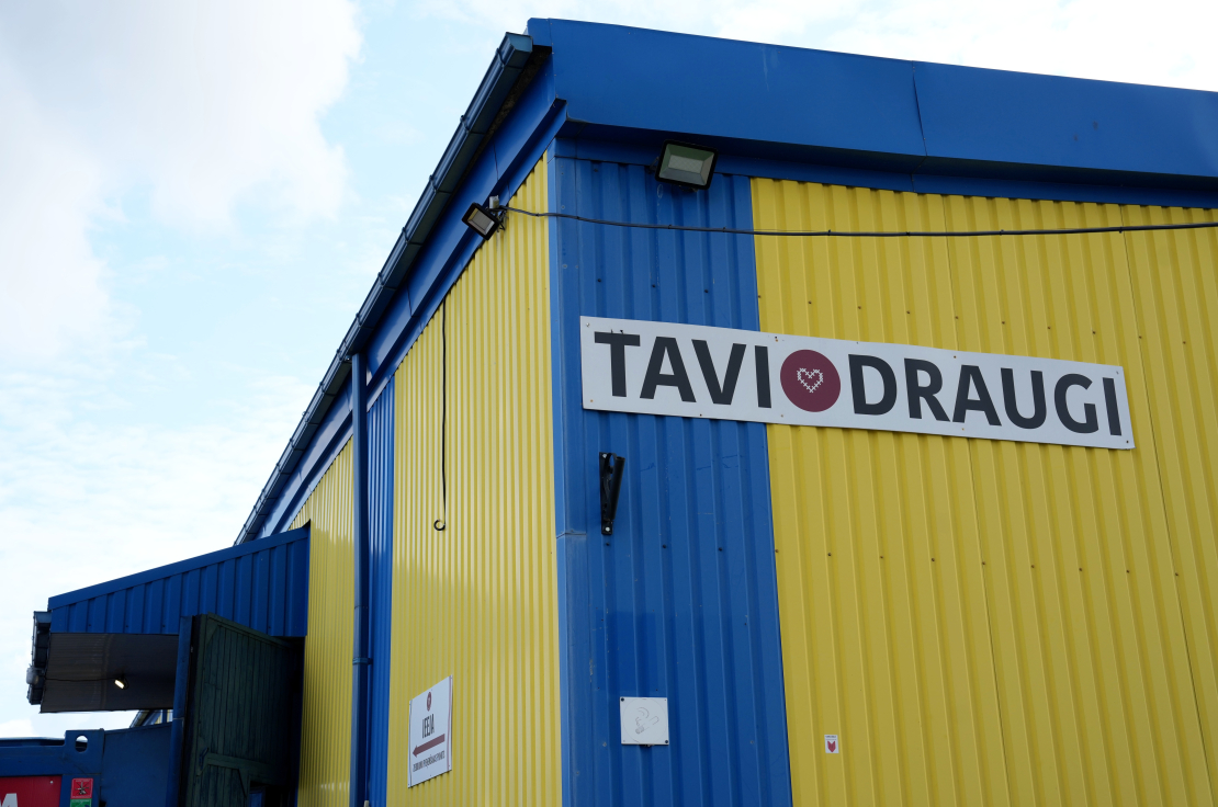 Ugunsgrēka sekas biedrības "Tavi draugi" angārā un tās teritorijā.