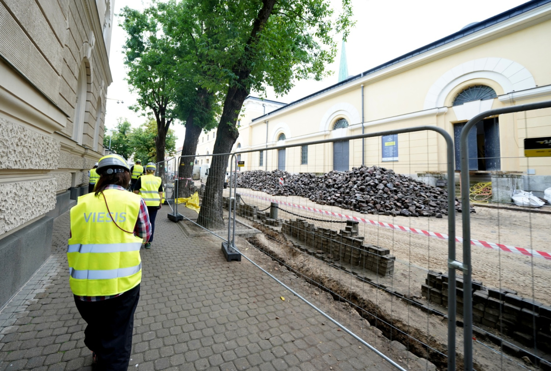 VNĪ iepazīstina ar Mākslas muzeja "Arsenāls" pārbūves un atjaunošanas darbu gaitu.