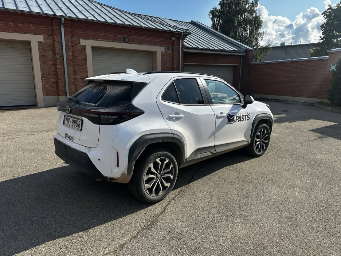Viltotais "Latvijas pasta" automobilis.