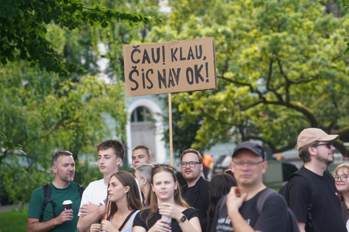 NVO pikets pie Brīvības pieminekļa .
