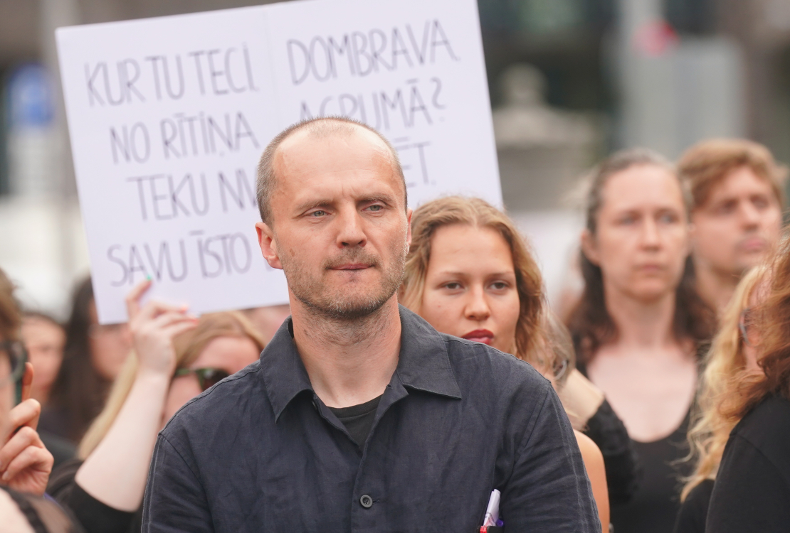 NVO pikets pie Brīvības pieminekļa .
