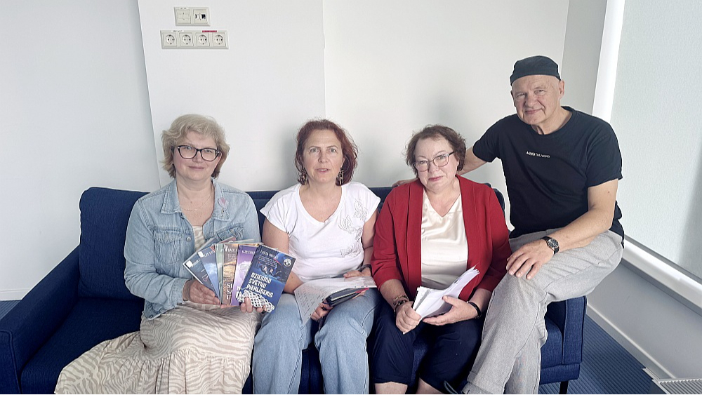 Iesūtītos manuskriptus vērtēja: Linda Kusiņa-Šulce (no kreisās) Kristīne Ilziņa, Rolanda Bula un Aivars Eipurs.