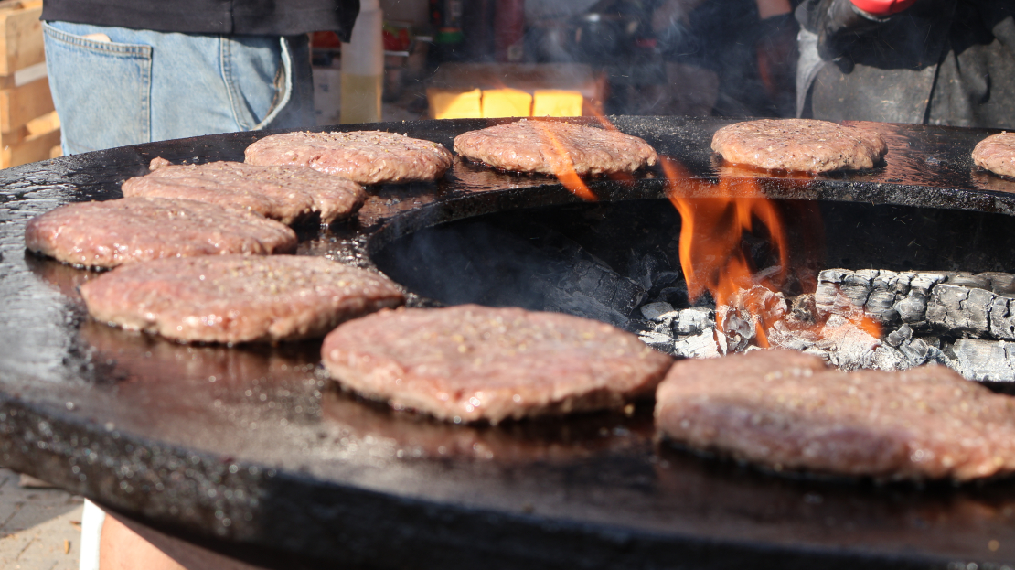 Rīgas Burgeru festivāla pirmā diena Esplanādes parkā.