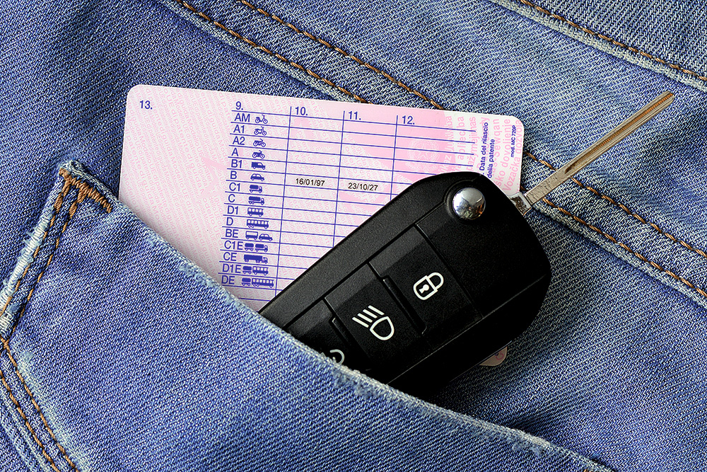 Līdz ar automašīnas īpašnieka nāvi beidzas visas pilnvaras, kas izdotas saistībā ar tās lietošanu.