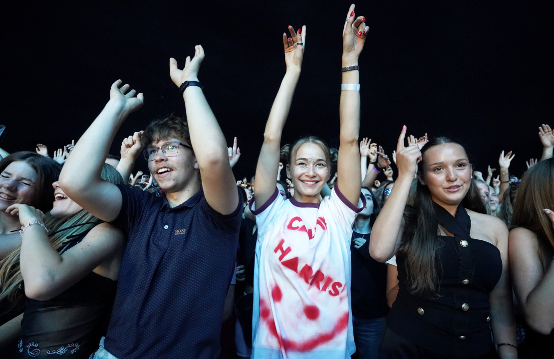 Dīdžejs un dziesmu autora Kalvina Herisa koncerts Mežaparkā.