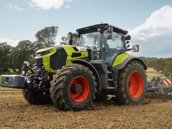 'Claas Axion 8' traktors.
