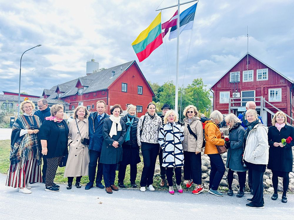 Latvijas valsts atbalstītais pasākums Gotlandē 2024. gadā – 80. gadadiena, kopš bēgļi nonākuši Zviedrijā.
