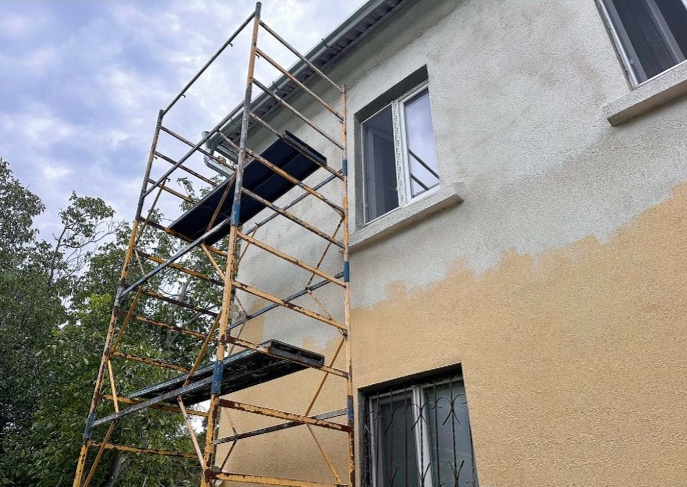 Remontētās vietas būs mazāk redzamas, ja pēc tam pārkrāsos visu virsmu.