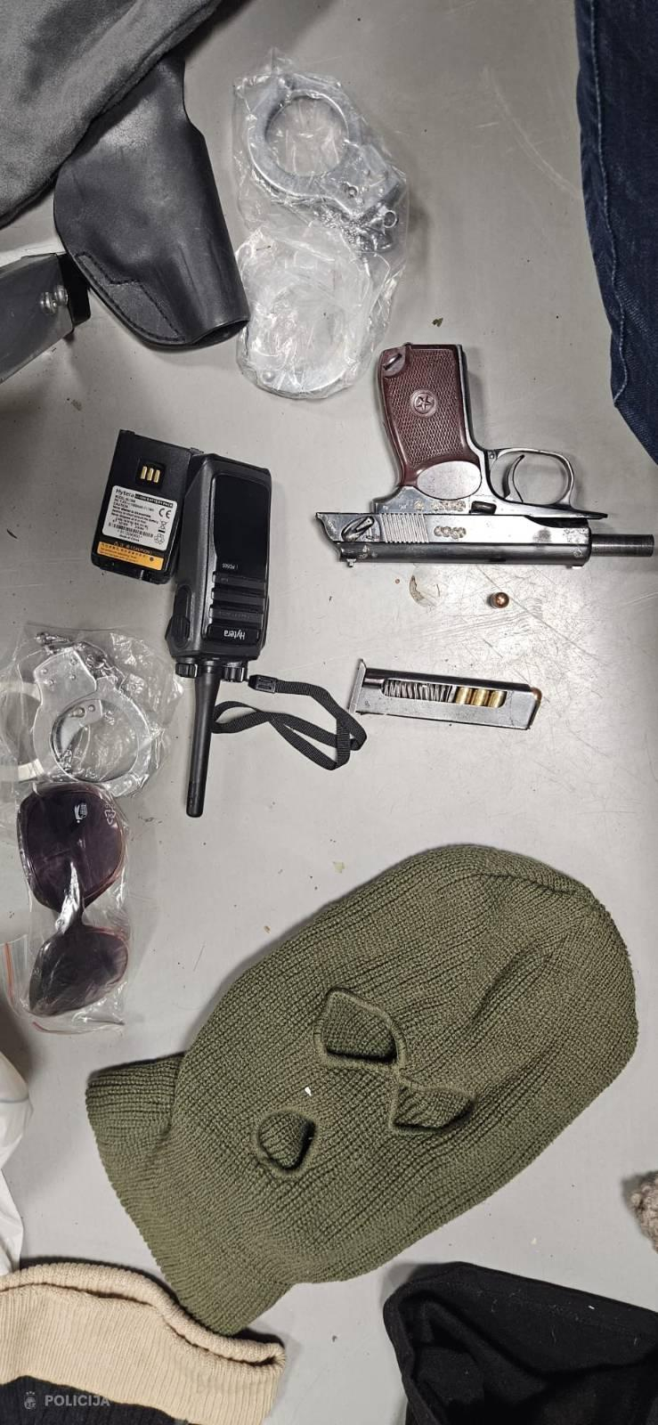 Valsts policija apturējusi bruņotu bandu.