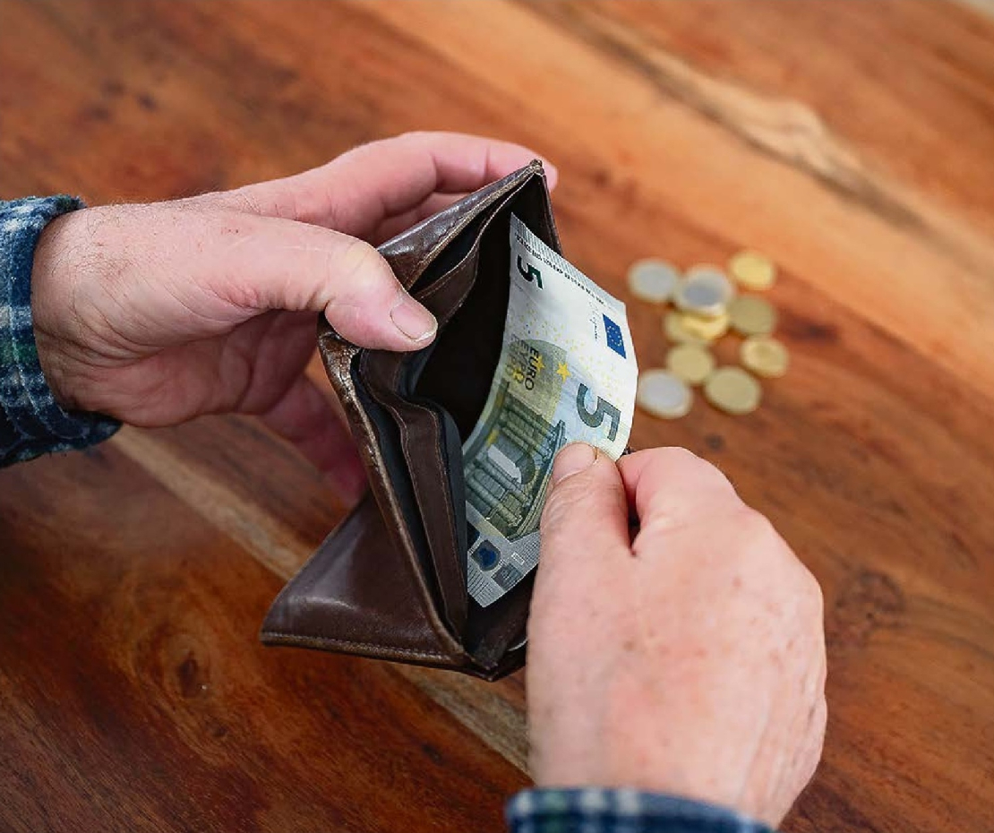 Ja strādājošiem pensionāriem pensija tiek pārrēķināta automātiski, tad kādēļ automātiski nevar pārrēķināt un atmaksāt arī pārmaksātās Valsts sociālās apdrošināšanas iemaksas, kādas veidojas strādājošiem pensionāriem?