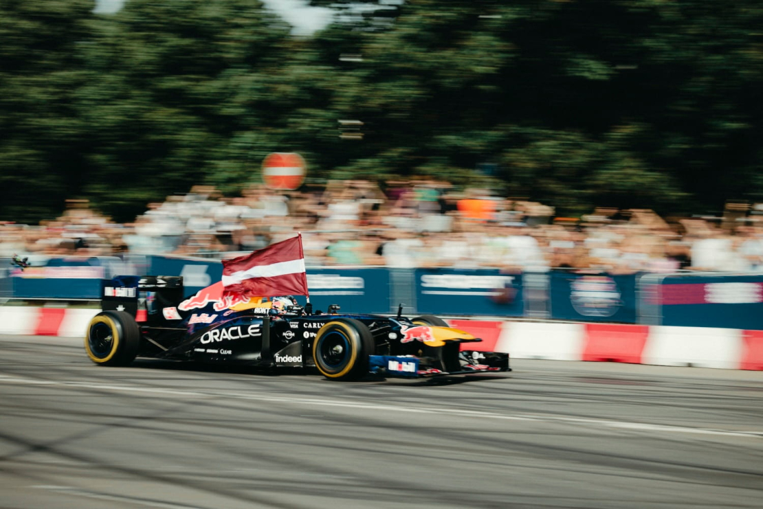 Šovs "Red Bull Showrun" Rīgā.