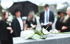 Profesionāls un nopietns apbedīšanas uzņēmums neslēps informāciju par bēru norisi un to izmaksām.