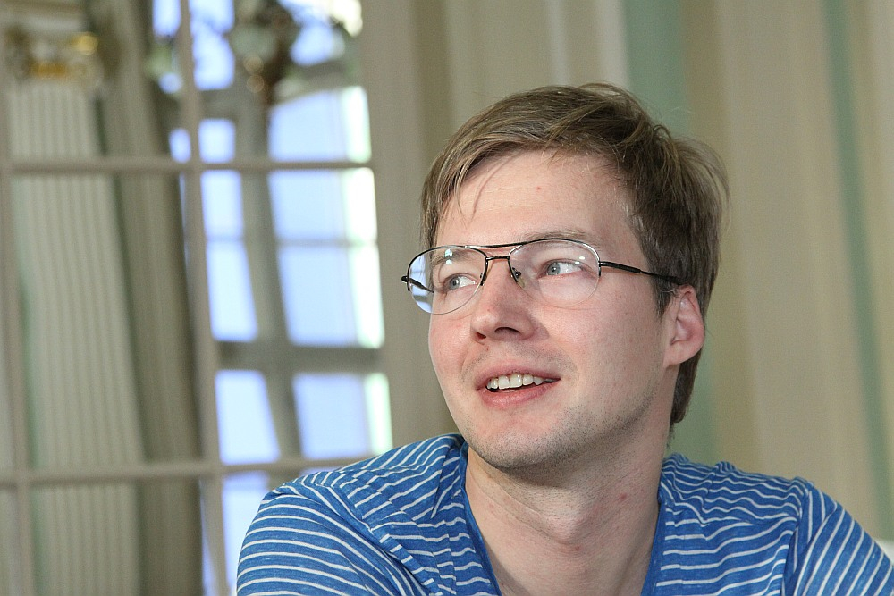 Režisors Kārlis Krūmiņš: "Šekspīra lugās ietvertās tēmas ir aktuālas jau gadsimtiem ilgi, un viņa tekstiem joprojām ir ārkārtīgi liela nozīme arī laikmetīgajā teātrī."