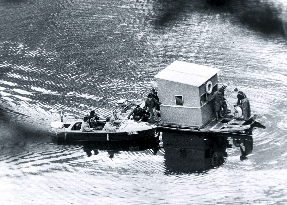 1963. gadā privātpersonas un bijušie nacisti Toplica ezerā mēģināja atrast iespējamo Trešā reiha laupījumu. Šie meklējumi izraisīja apgalvojumus, ka ezera gultnē atrodas zelts un slepeni dokumenti.
