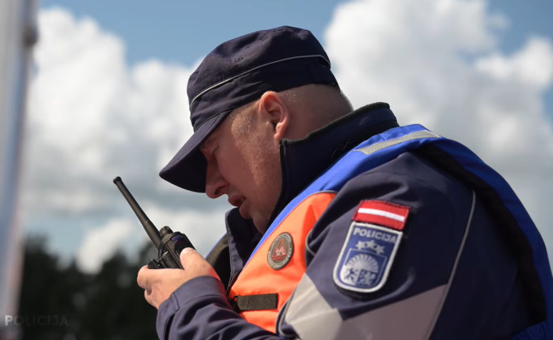 Valsts policijas darbinieks.