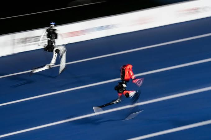 Ķīnas robots 100 metros pārspēj Useina Bolta rekordu.