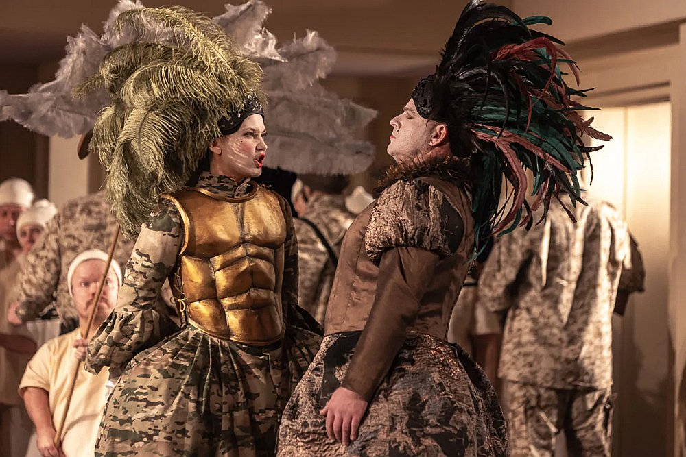 Skats no režisora Elmo Nīganena iestudējuma – Georga Frīdriha Hendeļa operas "Jūlijs Cēzars".