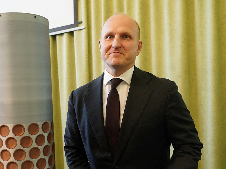 "Wolfram Europe" valdes priekšsēdētājs Magnuss Valdemārs Sārs preses konferencē Jēkabpilī.