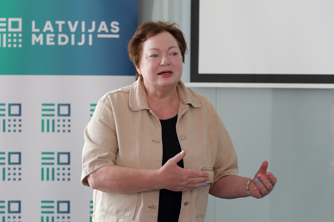 Godināti konkursa “Vakara romāns 2027” laureāti.