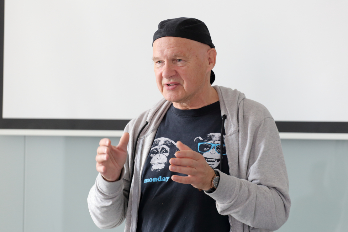 Godināti konkursa “Vakara romāns 2027” laureāti. Aivars Eipurs.