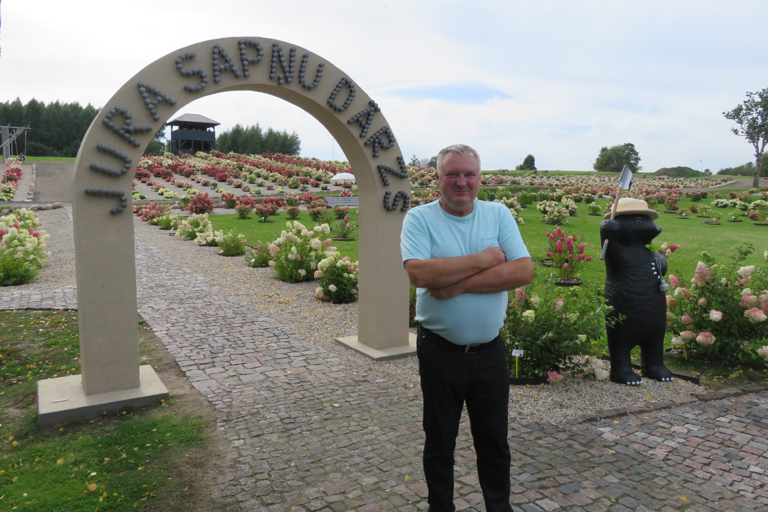 Hortenziju dārzs Neretā.