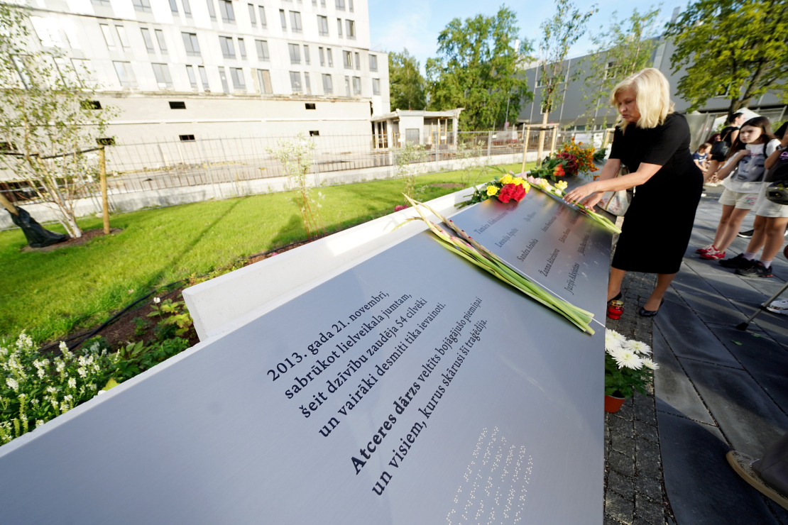 Zolitūdes traģēdijas upuriem veltītā Atceres dārza atklāšanas pasākums 2026. gada 1. septembrī.