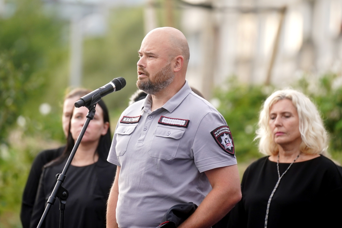 VUGD priekšnieks, ģenerālis Mārtiņš Baltmanis Zolitūdes traģēdijas upuriem veltītā Atceres dārza atklāšanas pasākumā 2026. gada 1. septembrī.