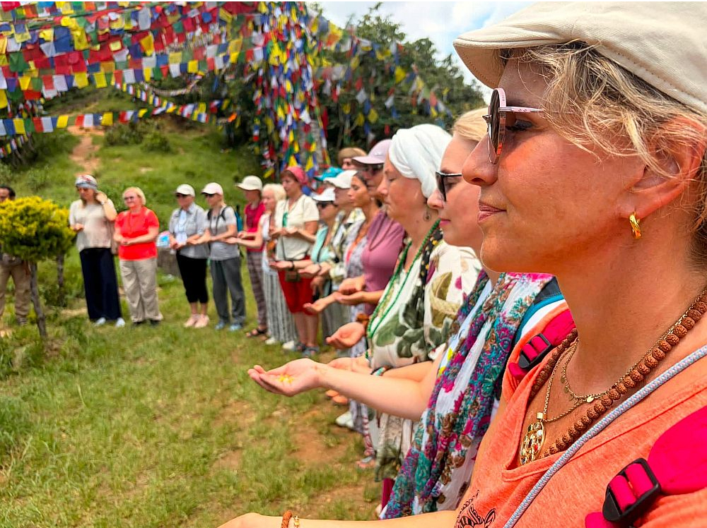 Latvijas ceļotāji, kuri uz Nepālu un Tibetu devās Viktorijas Darakovas un "Yantra.lv" organizētā braucienā, dalījās ar iespaidiem arī sociālajos tīklos. Šis attēls publicēts grupas dalībnieka Raimonda Kļaviņa feisbuka kontā 13. augustā.