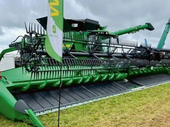 'John Deere HDX 50' pļaujmašīna.