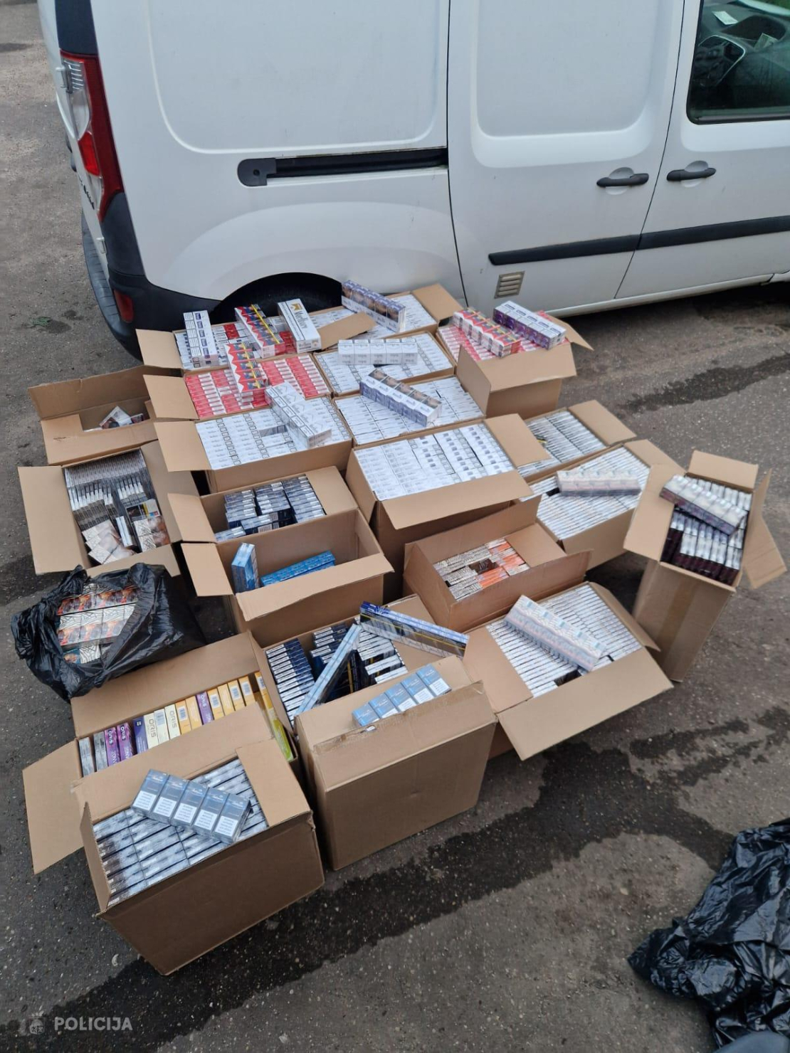 Policijas atrastās un atsavinātās cigaretes.