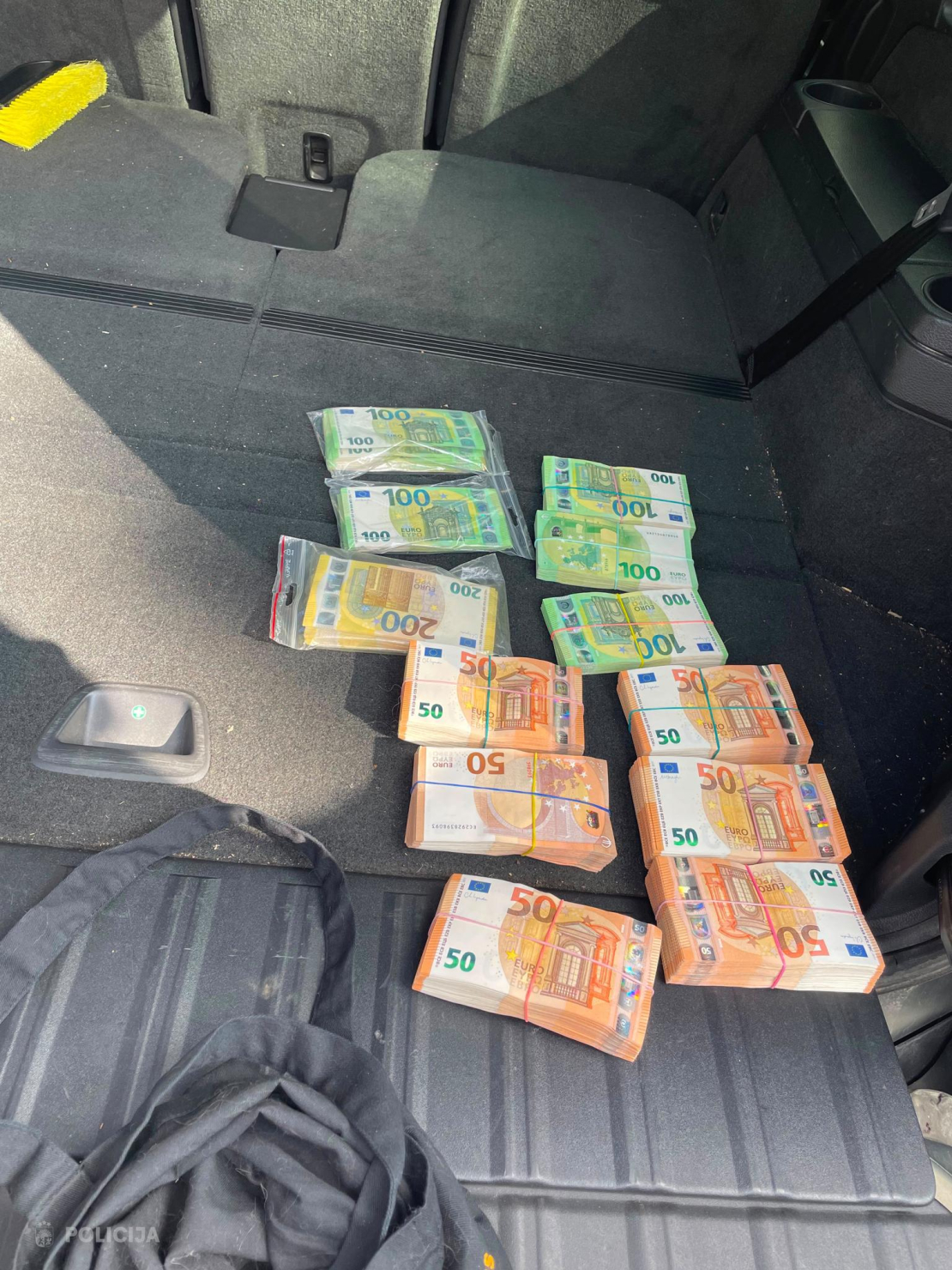 Policijas atrastā un atsavinātā skaidrā nauda.