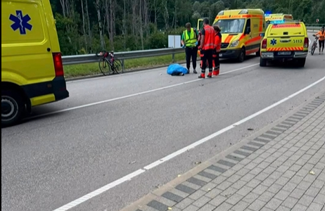 NMPD mediķi pie Siguldas Vienības velobrauciena laikā mirušā dalībnieka.