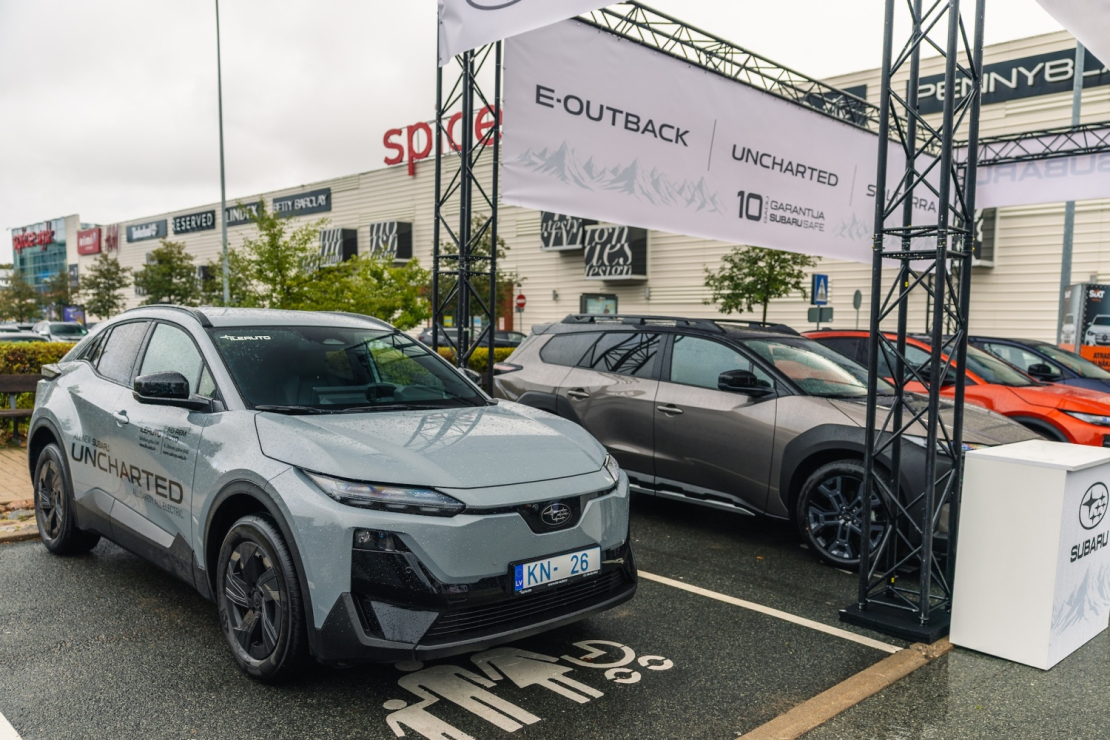 "Spices e-Auto dienā" apmeklētāji varēja apskatīt un izmēģināt vairāk nekā 30 elektroauto modeļus.