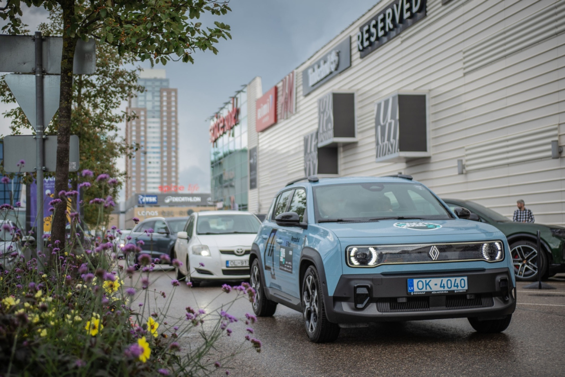 "Spices e-Auto dienā" apmeklētāji varēja apskatīt un izmēģināt vairāk nekā 30 elektroauto modeļus.