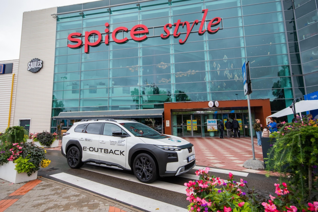 "Spices e-Auto dienā" apmeklētāji varēja apskatīt un izmēģināt vairāk nekā 30 elektroauto modeļus.