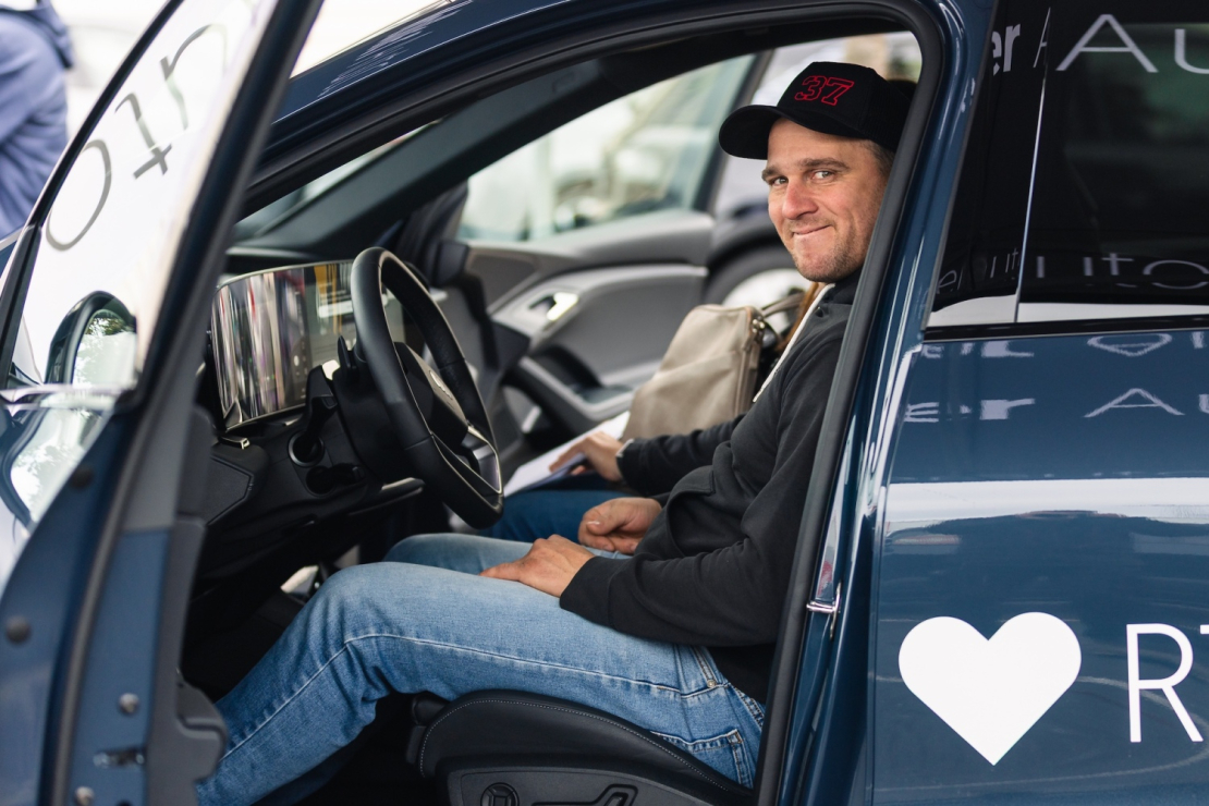 "Spices e-Auto dienā" apmeklētāji varēja apskatīt un izmēģināt vairāk nekā 30 elektroauto modeļus.