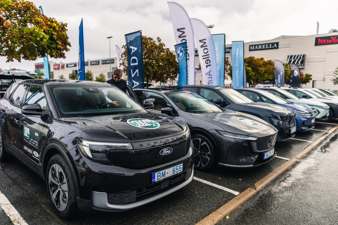"Spices e-Auto dienā" apmeklētāji varēja apskatīt un izmēģināt vairāk nekā 30 elektroauto modeļus.
